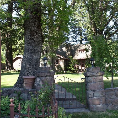 Strawberry Valley Inn Mount Shasta Exterior foto